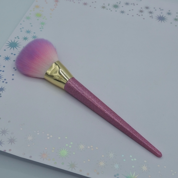 Real Techniques Brush Crush 300 Powder Brush - Picture 3 of 4